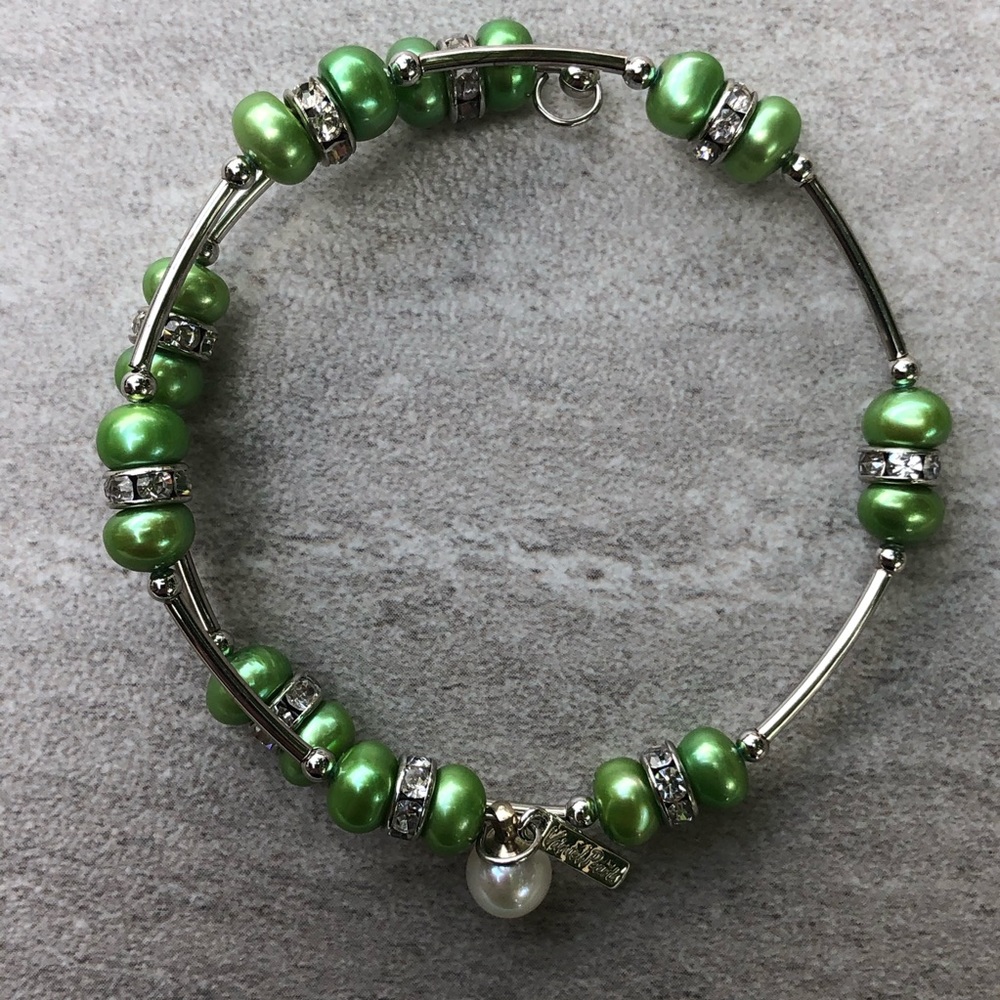 Vantel Pearls Green Apple Wrist Candy Bracelet